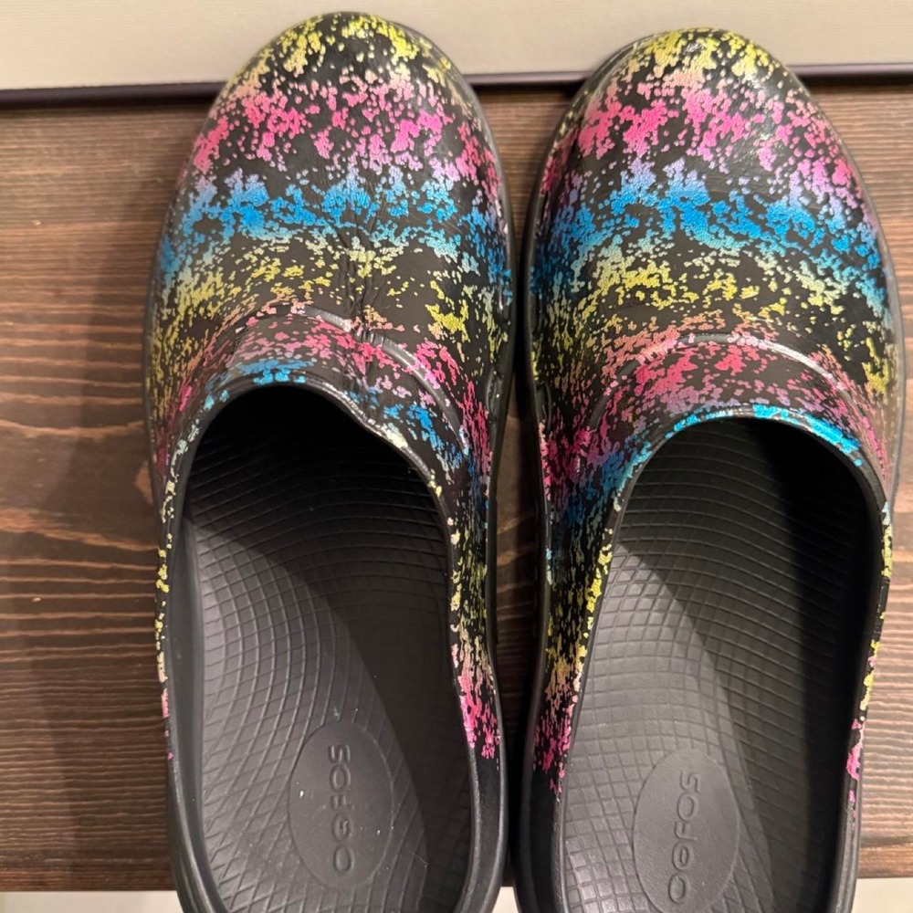 OOFOS Unisex OOcloog -Reduces Stress, Feet, Joints & Back -Mens 9, Women's 11
